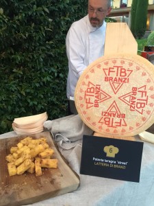 Polenta Taragna street della Latteria di Branzi