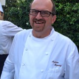 Massimo Spigaroli dell'Antica Corte Pallavicina ha preparato l'uovo a guscio bianco