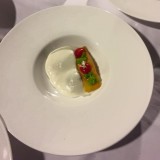 Festa a Vico 2015: crema soffice di pecorino con bottone tiepido di fava, cialda di mais e fragola di Valeria Piccini , Da Caino. Montemerano